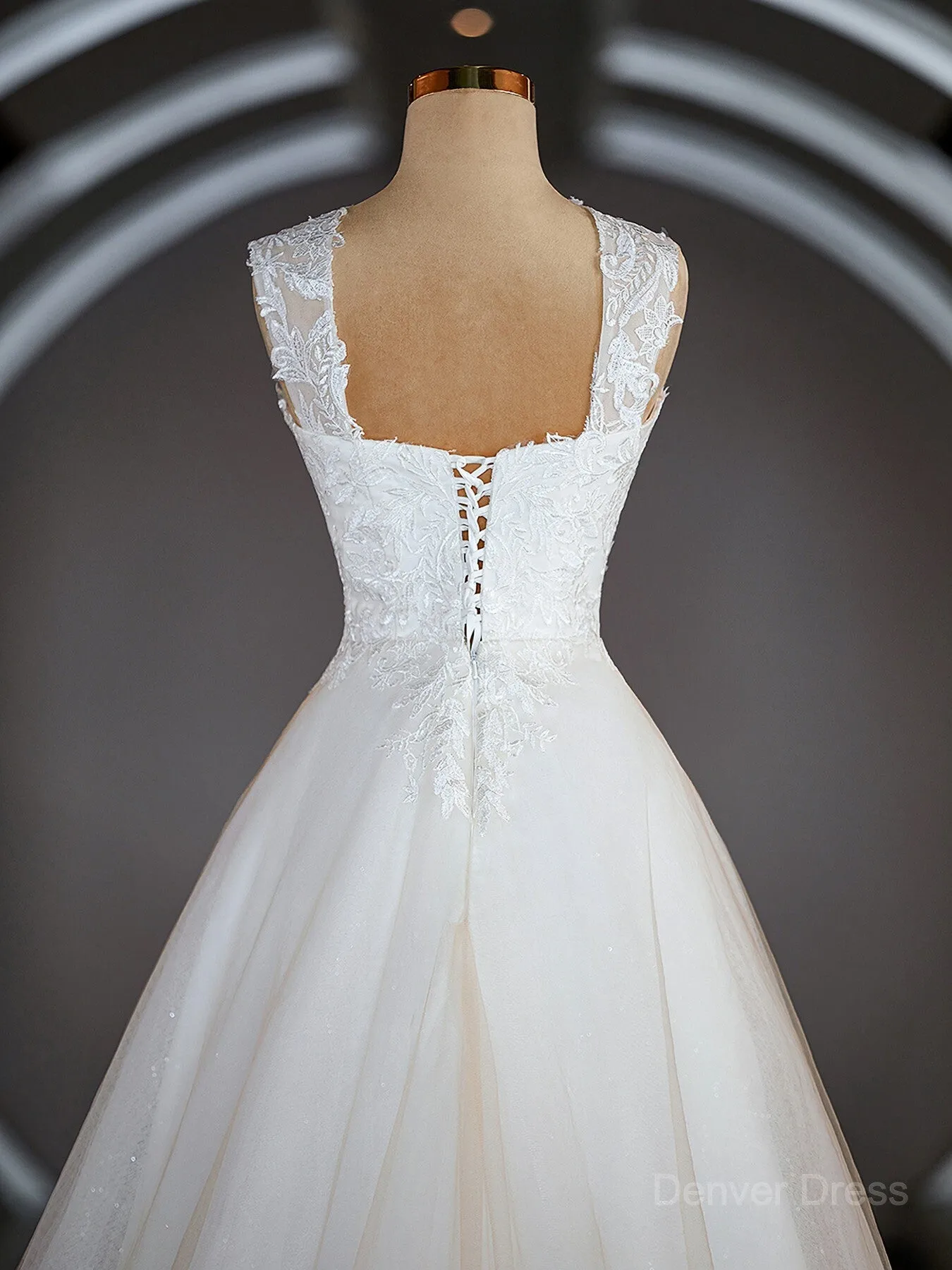 A-Line Sweetheart Sweep Train Lace Wedding Dresses with Appliques Lace