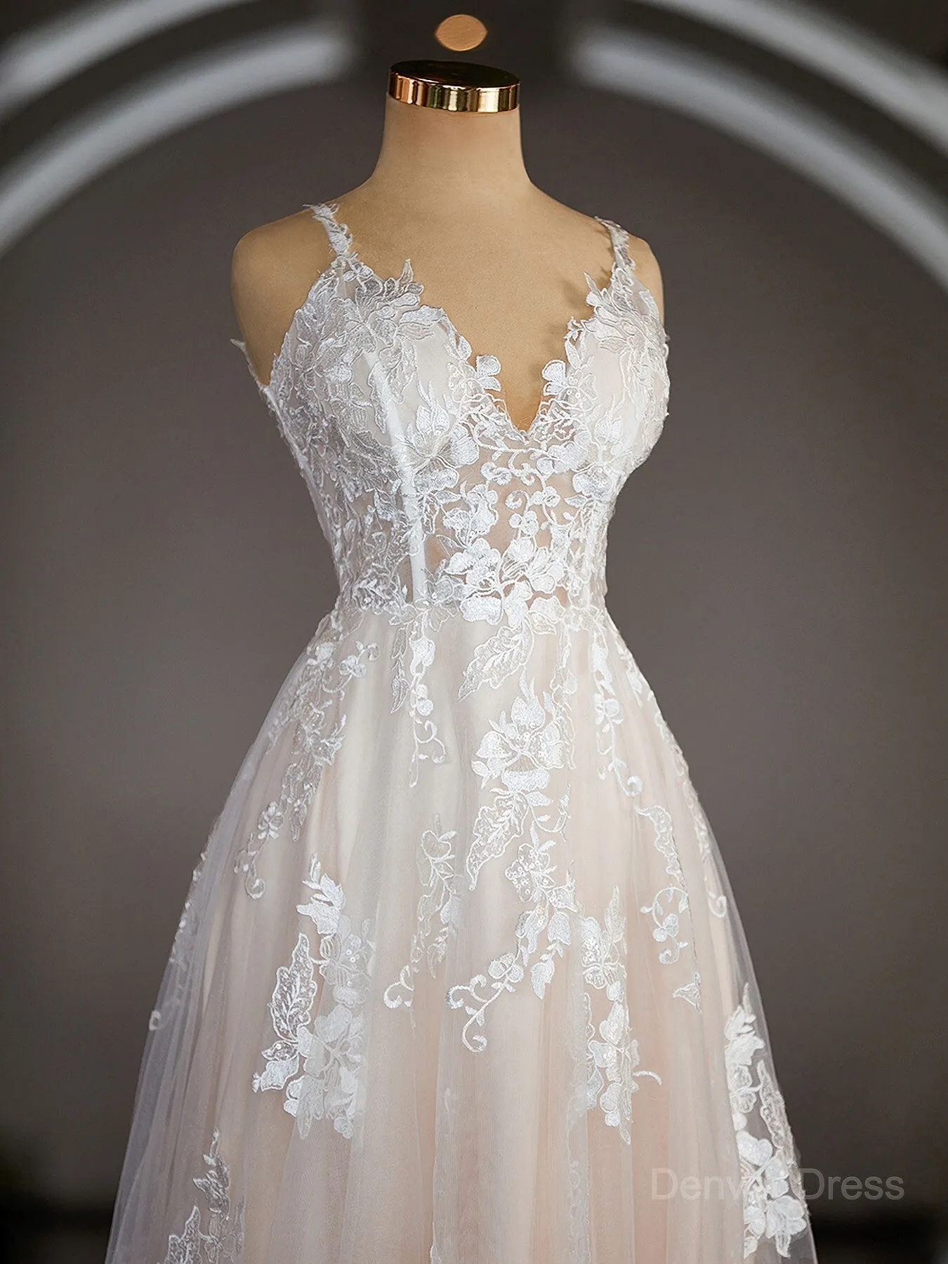 A-Line V-neck Sweep Train Lace Wedding Dresses with Appliques Lace